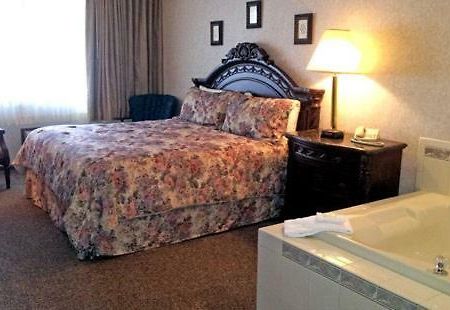 Americas Best Value Inn Chippewa Falls Exterior photo