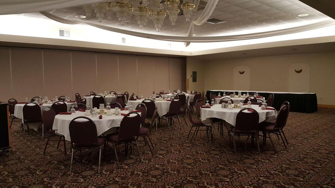 Americas Best Value Inn Chippewa Falls Exterior photo