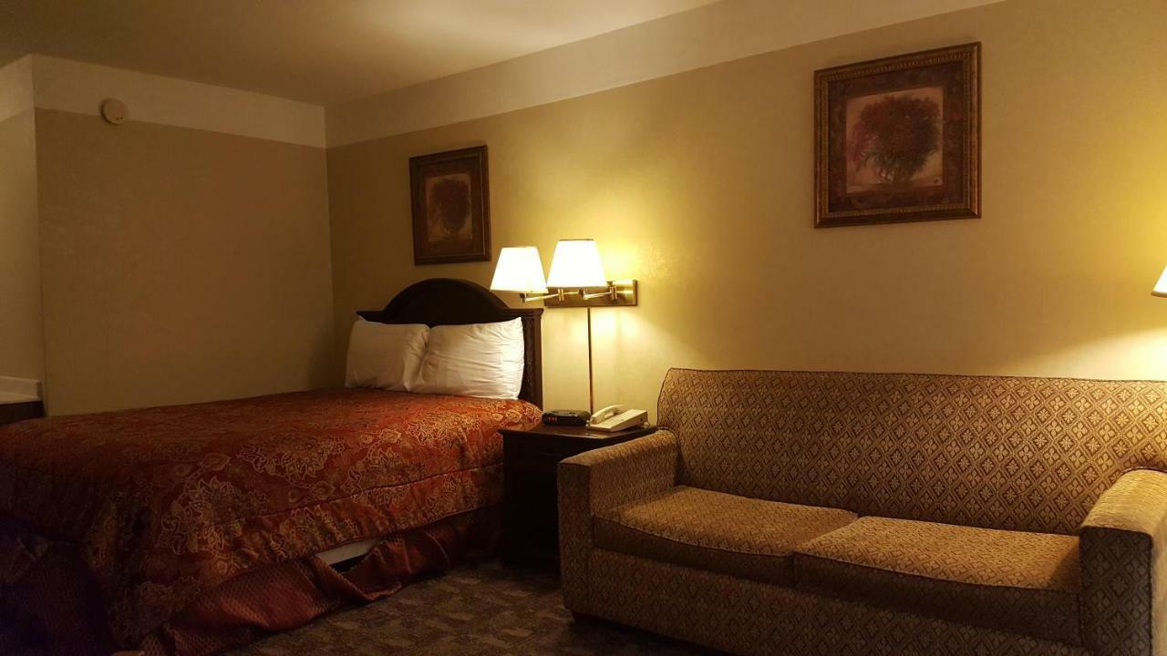 Americas Best Value Inn Chippewa Falls Exterior photo